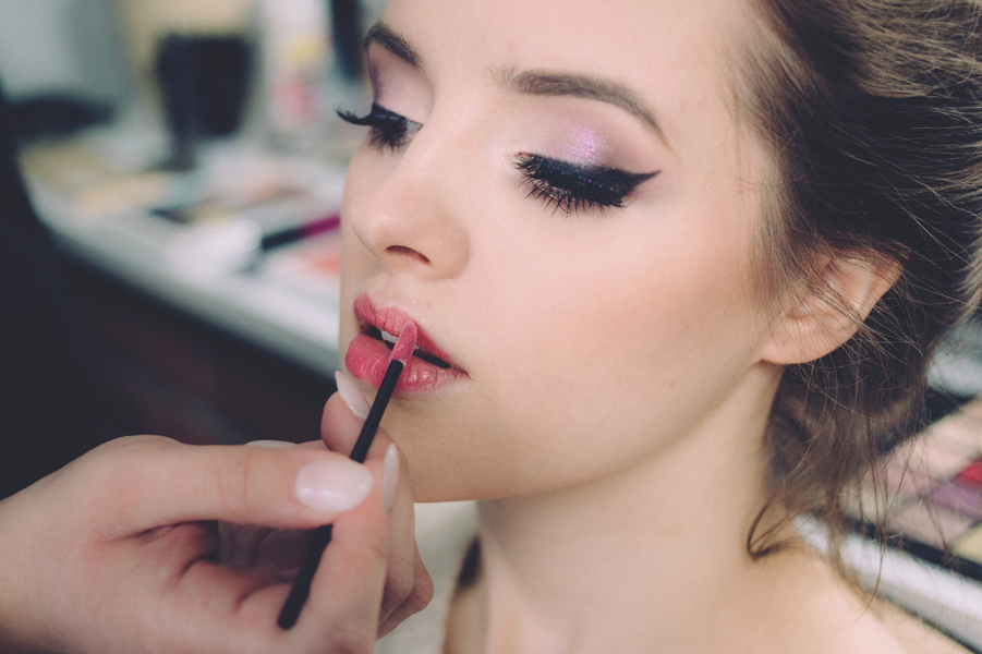 7 Benefits Of Wearing Makeup