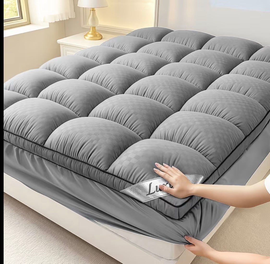 Comfortable Mattress Cover That Is Thickened And Features Stretchable Pockets to Fit Mattresses from 8 to 21 Inches Deep.